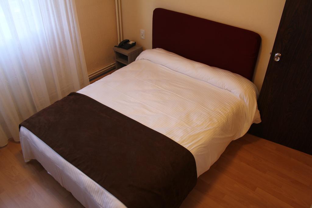 Hotel Saint-Hubert Bagian luar foto